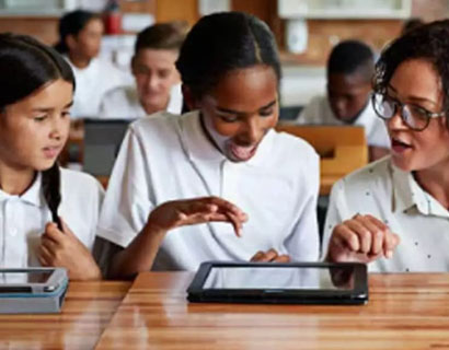 Fully Interactive Curriculum on a Level Basis